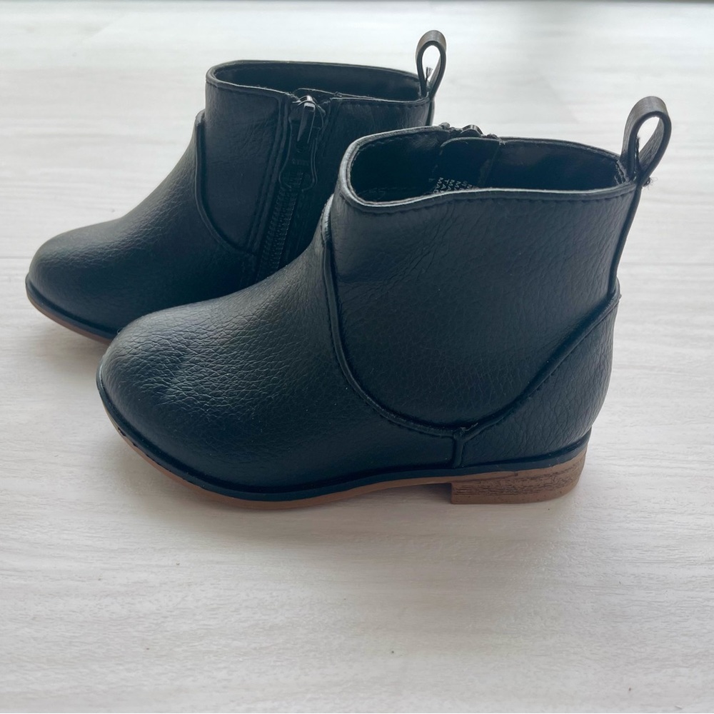 NWOT Cat & Jack Black Boot Size 8T